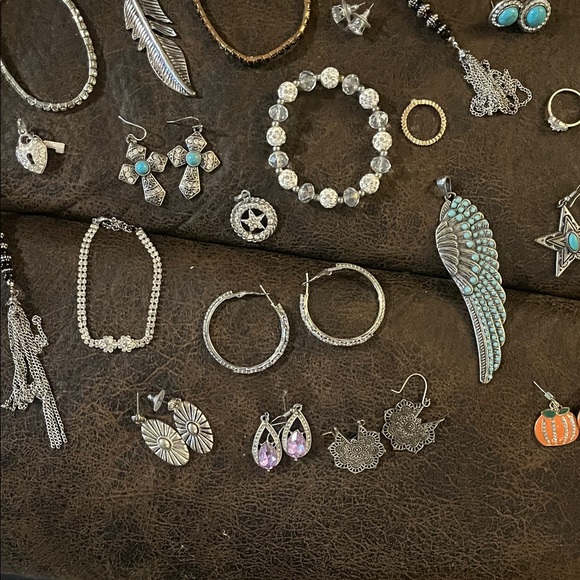Assorted Jewelry Collection - Picture 11 of 12